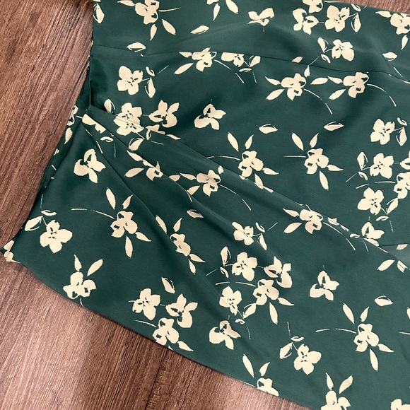 Urban Outfitters Silk Green with cream flowers skirt with slit, size: small - Picture 3 of 8